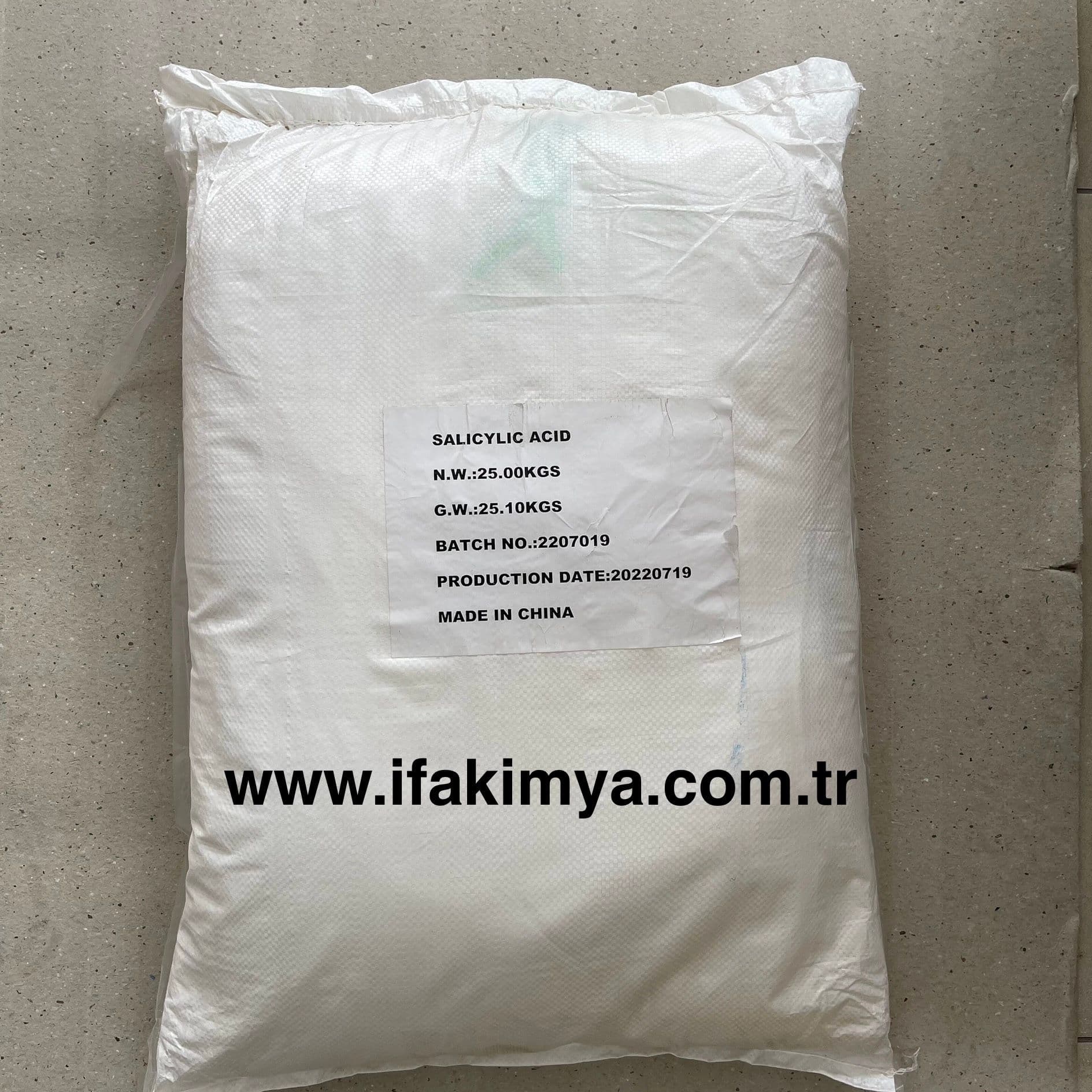 Salisilik asit, cildi arındırıcı ve gözenekleri temizleyici özellikleriyle kozmetik ve dermatolojik ürünlerde kullanılan yağda çözünebilen bir BHA bileşiğidir.