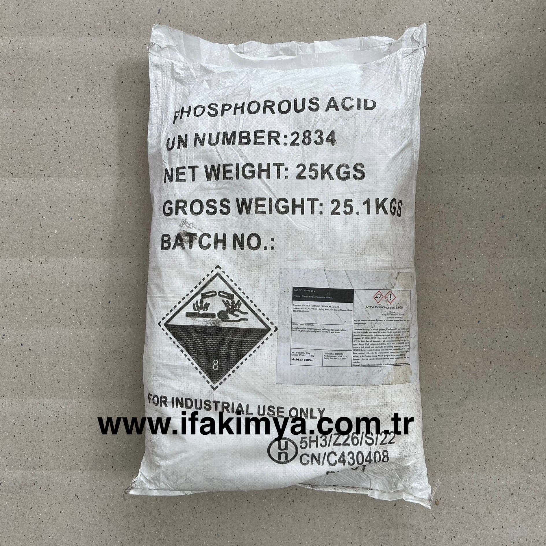 Fosfonik asit, renksiz kristal yapıda, güçlü şelatlama ve korozyon önleyici özelliklere sahip inorganik bir bileşiktir.