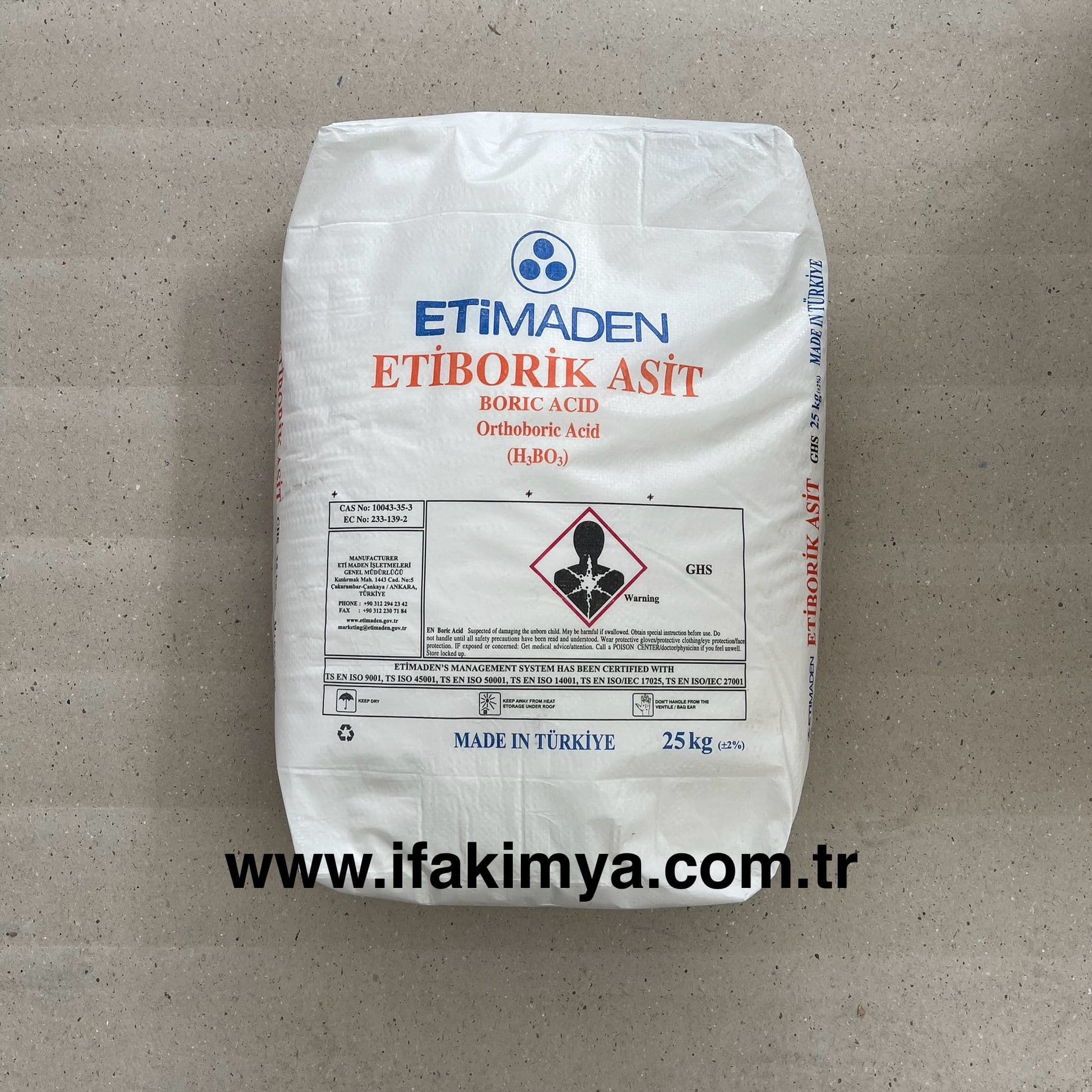 Borik asit, beyaz kristal yapıda, antiseptik ve koruyucu özelliklere sahip çok yönlü bir bor bileşiğidir.