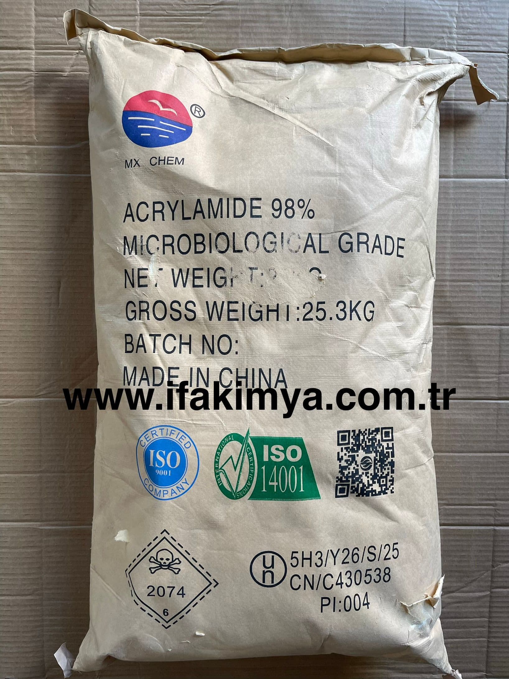 Beyaz kristal formda akrilamid kimyasal hammaddesi