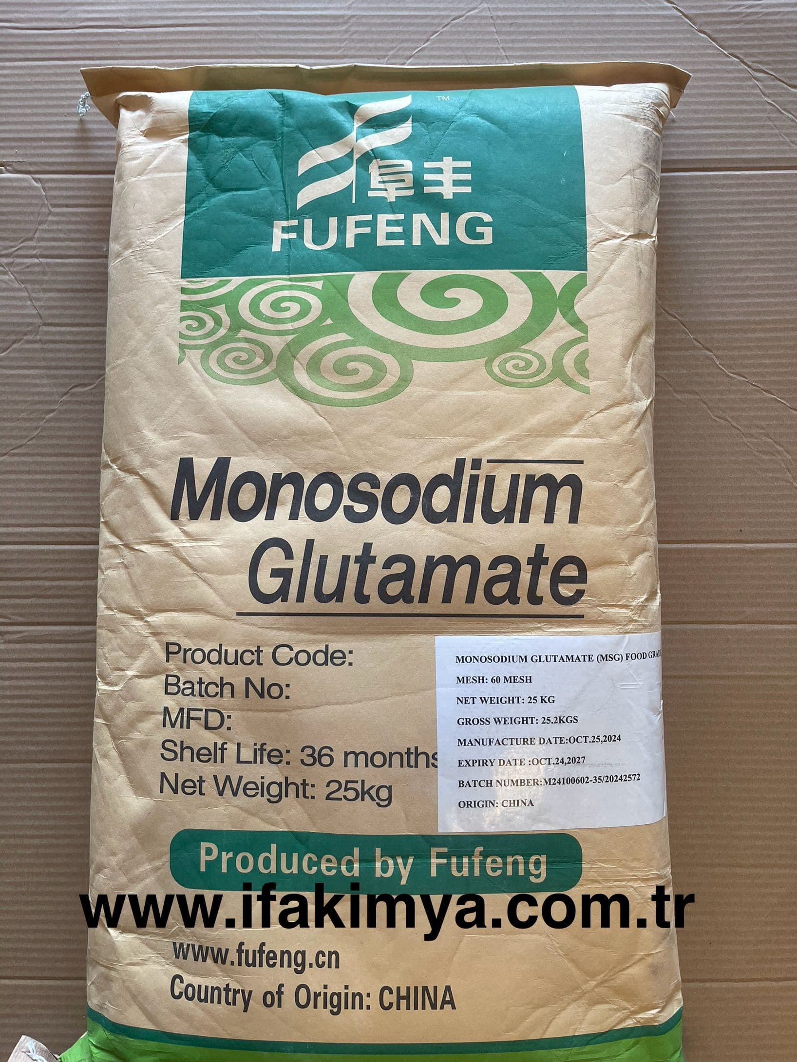 Monosodyum glutamat, beyaz kristal formda, gıdalarda umami lezzetini artıran doğal kökenli bir tat güçlendiricidir.